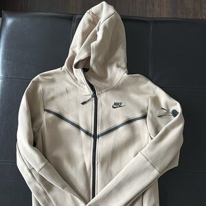 Mens Nike tech